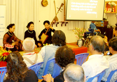 Le ca trù présenté à hô chi minh-ville